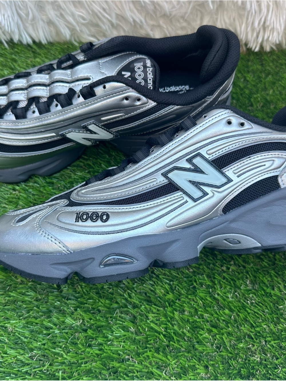 New Balance Men’s 1000 Metallic Silver and Black Sneakers size 10